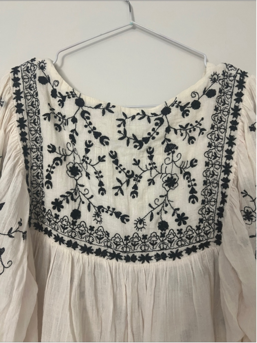 Zara Black and White Embroidered Blouse - Picture 7 of 8